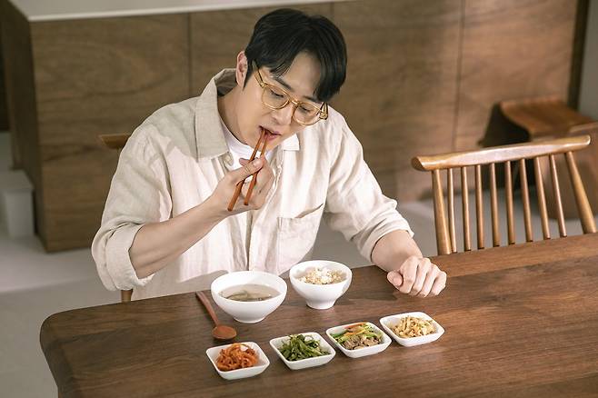 나이가 들면 노화로 온몸의 근육이 조금씩 빠지고 신경도 약해지는데, 이때 저작과 관련된 구강 근육·신경도 약해진다./사진=클립아트코리아