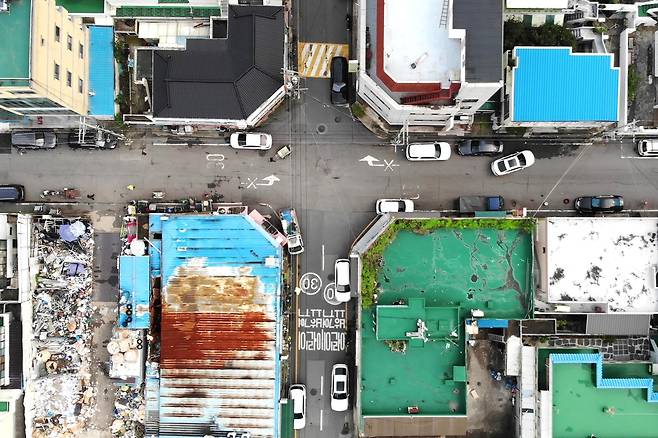 광주시내 폭염 취약지역으로 꼽히는 남구 방림동의 고물상 주변 모습. 천권필 기자