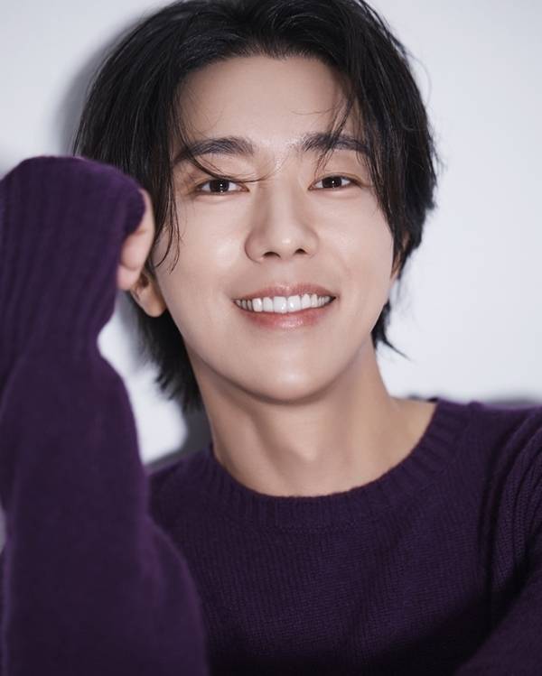 배우 윤현민의 새로운 프로필 사진이 공개됐다. / 사진 = 매니지먼트 런