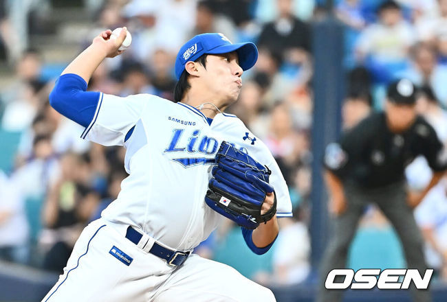 [OSEN=대구, 이석우 기자] 14일 대구삼성라이온즈파크에서 2024 신한 SOL 뱅크 KBO 리그 삼성 라이온즈와 KT 위즈의 경기가 열렸다. 홈팀 삼성은 원태인이 방문팀 KT는 쿠에바스가 선발 출전했다. 삼성 라이온즈 선발 투수 원태인이 역투하고 있다. 2024.08.14 / foto0307@osen.co.kr