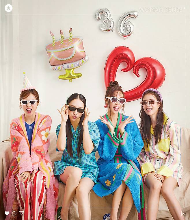 (왼쪽부터)김빛나 플라워 일러스트 핑크 테리 배스로브 11만9천원 위글위글, 블루 슬리브리스 톱 3만9천9백원 뉴발란스, 핑크&레드 컬러의 파자마 팬츠 5만9천원 폴리, 화이트 프레임 선글라스 스타일리스트 소장품 양지영 블루 톤의 도트 파자마 세트 11만9천원 폴리, 블랙 선글라스 66만5천원 생 로랑 by 안토니 바카렐로 손나현 플라워 포인트의 배스로브 11만9천원 위글위글, 화이트 라운드 프레임 선글라스 29만5천원 산드로 아이웨어 석보서 파스텔컬러의 스트라이프 파자마 셔츠 7만9천원·파스텔컬러의 스트라이프 파자마 쇼츠 4만8천원 모두 폴리, 부클레 헤어밴드 14만8천원 브라운햇, 핑크 프레임 선글라스 20만8천원 카린