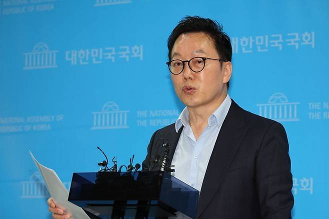 정봉주 더불어민주당 최고위원 후보가 12일 오전 국회 소통관에서 기자회견을 열어 '이재명팔이' 세력에 대한 문제의식과 대응 계획을 밝히고 있다. ⓒ뉴시스