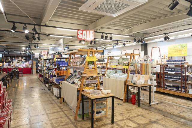 정선군 로컬판매장 '같이' 내부 모습. <소상공인시장진흥공단 제공>