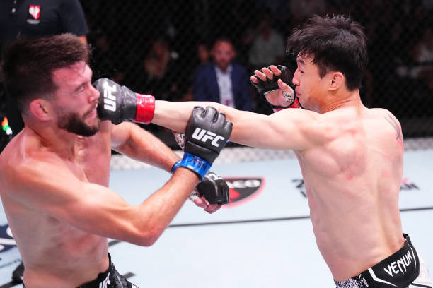 UFC on ESPN 60 최두호(오른쪽) vs 빌 알지오. 사진=TKO