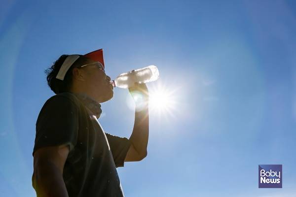 뇌졸중은 겨울철에 환자가 많이 발생한다고 알려져 있으나 실상은 폭염이 잦은 여름철에도 환자가 크게 늘어나는 만큼 주의를 기울여야 한다. ⓒ베이비뉴스