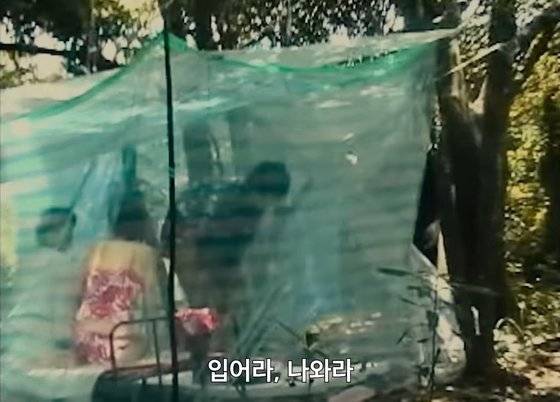 넷플릭스 다큐멘터리 '나는 신이다' 속 정명석 기독교복음선교회(JMS) 총재의 여신도 성착취 모습. 사진 넷플릭스