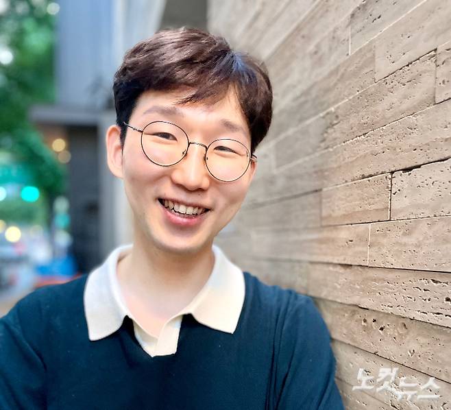 키몽 작가가 CBS노컷뉴스와 인터뷰하고 있다. 김민수 기자