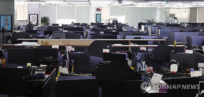 적막한 위메프 본사 사무실 (서울=연합뉴스) 류영석 기자 = 티몬·위메프 판매대금 정산 지연 사태가 이어지는 28일 서울 강남구 삼성동 위메프 본사 사무실이 비어 있다. 2024.7.28 ondol@yna.co.kr