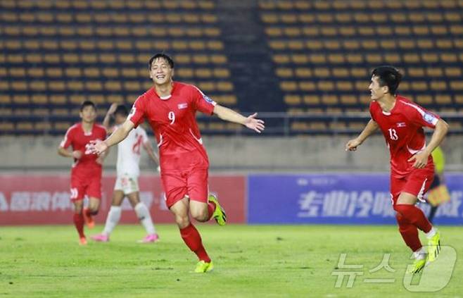 (평양 노동신문=뉴스1) = 북한 축구 선수들. [국내에서만 사용가능. 재배포 금지. DB 금지. For Use Only in the Republic of Korea. Redistribution Prohibited] rodongphoto@news1.kr