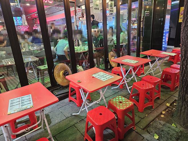 지난 13일 저녁 종로3가 포차거리에 설치된 야장. /방재혁 기자