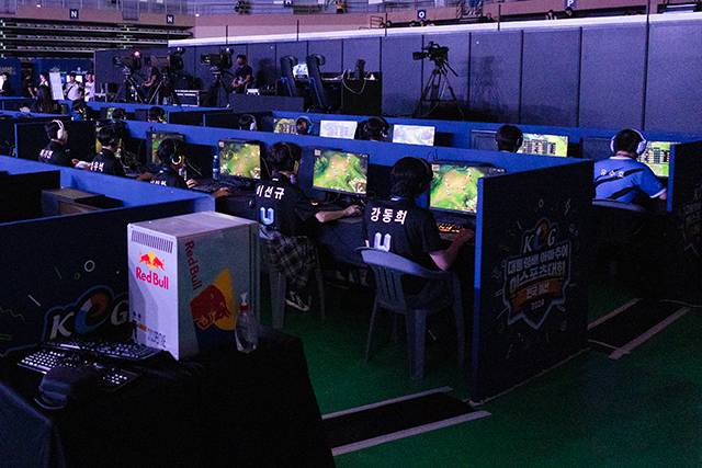 대통령배 KeG를 준비하는 리그 오브 레전드 지역 선수단 (사진=포모스)