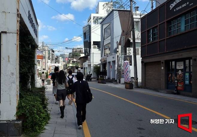 '동리단길'이라 불리는 광주시 동명동 카페 식당 거리. 사진=허영한 기자