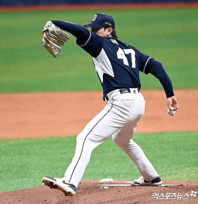 두산 투수 곽빈은 17일 수원 KT위즈파크에서 열릴 '2024 신한 SOL Bank KBO 리그' KT와 주말 3연전 두 번쨰 경기에서 선발 등판했다. 이날 7⅔이닝 2실점으로 승리 투수가 됐다. 교체 사인을 거부하면서까지 책임감을 선보여 팀 승리에 혁혁한 공을 세웠다. 엑스포츠뉴스 DB