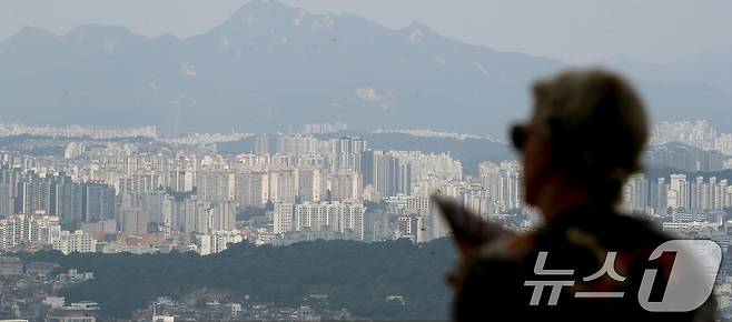 서울 남산에서 바라본 아파트 단지. 2024.8.14/뉴스1 ⓒ News1 임세영 기자