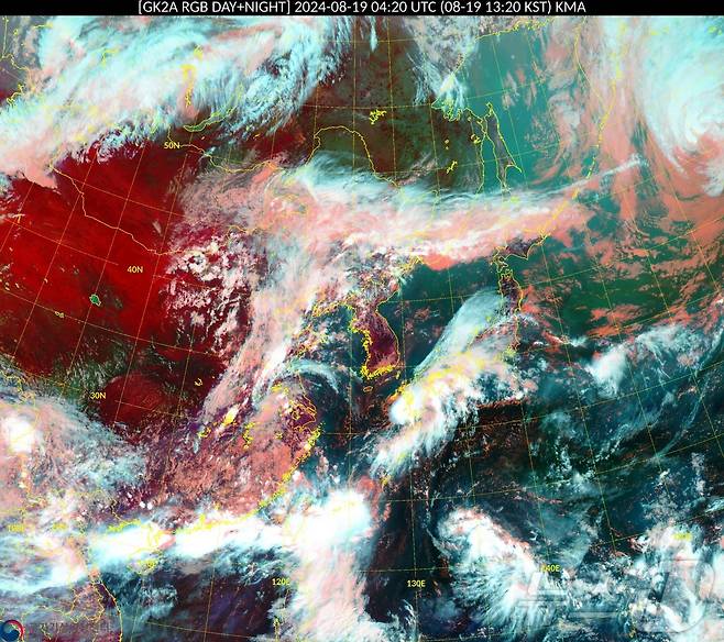 19일 오후 1시 20분 경 천리안위성 2A호에서 확인한 태풍 종다리 등 동아시아 기압계(기상청 제공) ⓒ 뉴스1