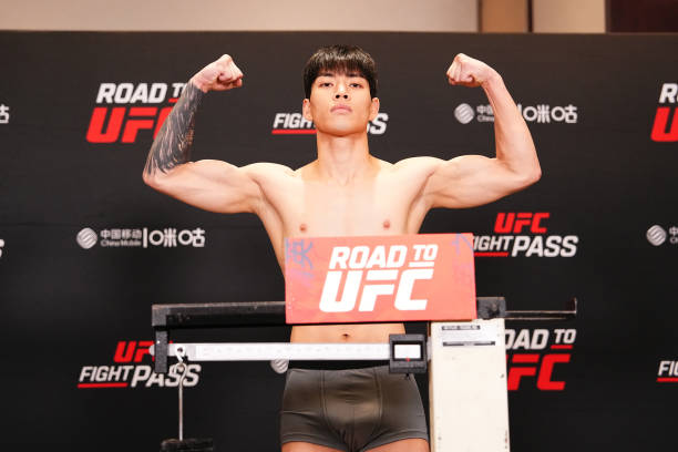 최동훈이 Road to UFC 시즌3 플라이급 토너먼트 준준결승 계체를 통과하고 있다. 사진=TKO