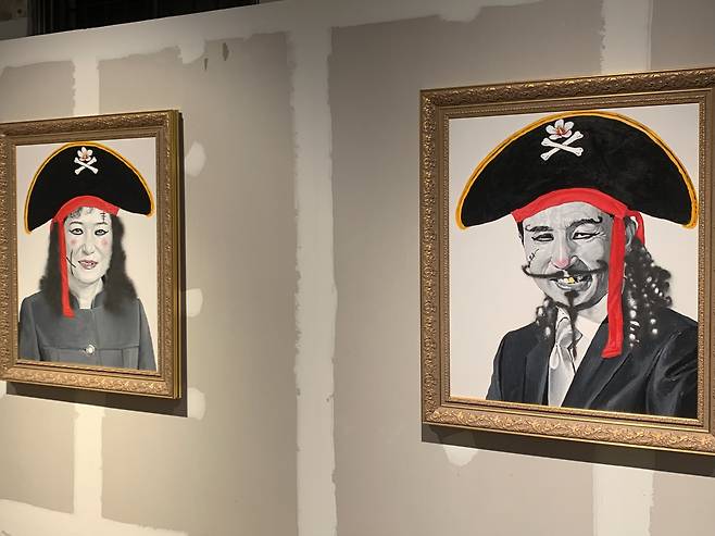 부산비엔날레에 출품된 구헌주 작가의 ‘무궁화 해적단’ 연작. 이정아 기자