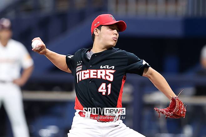 ▲ 올 시즌 KIA 선발 로테이션에 떨어진 불을 훌륭하게 끄며 팀 선발진의 기대주로 떠오른 황동하 ⓒ곽혜미 기자