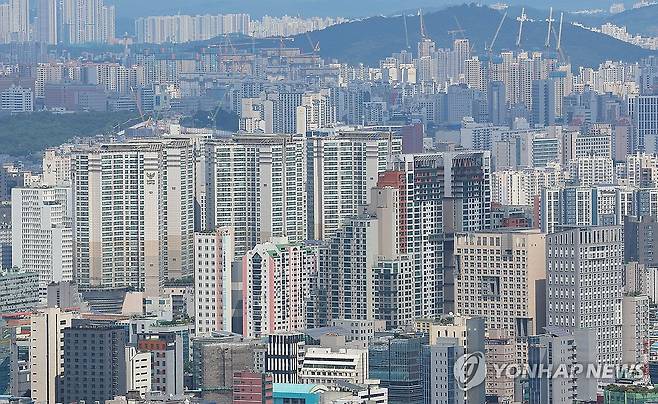 서울 아파트 실거래가지수 16개월 만에 최대 상승 서울 남산에서 바라본 서울 아파트 단지 모습.
[연합뉴스 자료사진]