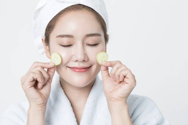오이는 처지는 피부를 탄탄하게 하고 피부 염증이나 따끔거리는 증상을 완화시킨다. [사진=클립아트코리아]