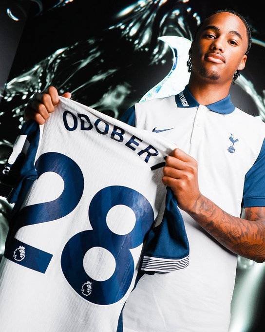 사진=토트넘 훗스퍼. 파커 감독은 "윌슨이 가다니 정말 안타깝다. 그는 확실한 톱 재능이었다. (하지만) 토트넘행은 그에게 좋은 기회가 될 것이다. 나는 4주 동안 윌슨과 함께 했다. 나는 매일 그의 재능을 봤다. 그의 프로페셔널함과 퀄리티는 수준급이다. 그에 대한 모든 것이 뛰어나다. 이 구단에 있는 모든 사람은 그가 톱 클럽에서 최고의 활약을 하기만을 바란다. 나는 이를 이해한다. 우리는 그에게 밝은 미래가 있다는 것을 의심하지 않는다"라고 전했다.