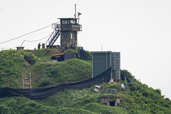 A loudspeaker broadcast is blasted from the South Korean military’s guard post in Paju, Gyeonggi, at the inter-Korean border on July 21. [NEW1]