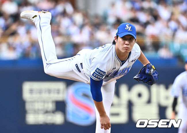 [OSEN=대구, 이석우 기자] 20일 대구삼성라이온즈파크에서 2024 신한 SOL 뱅크 KBO 리그 삼성 라이온즈와 롯데 자이언츠의 경기가 열렸다. 홈팀 삼성은 원태인이 방문팀 롯데는 이인복이 선발 출전했다. 삼성 라이온즈 선발 투수 원태인이 역투하고 있다. 2024.07.20 / foto0307@osen.co.kr