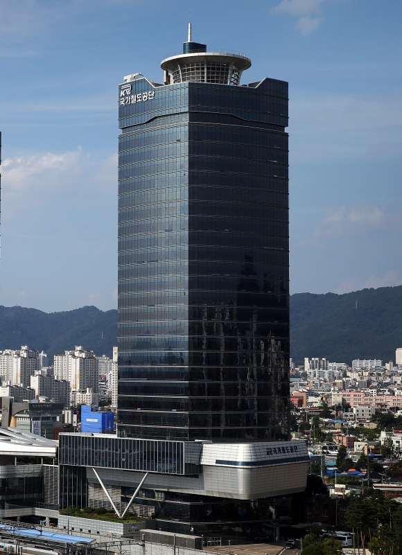 국가철도공단이 신입사원 168명을 선발한다. 서울신문DB