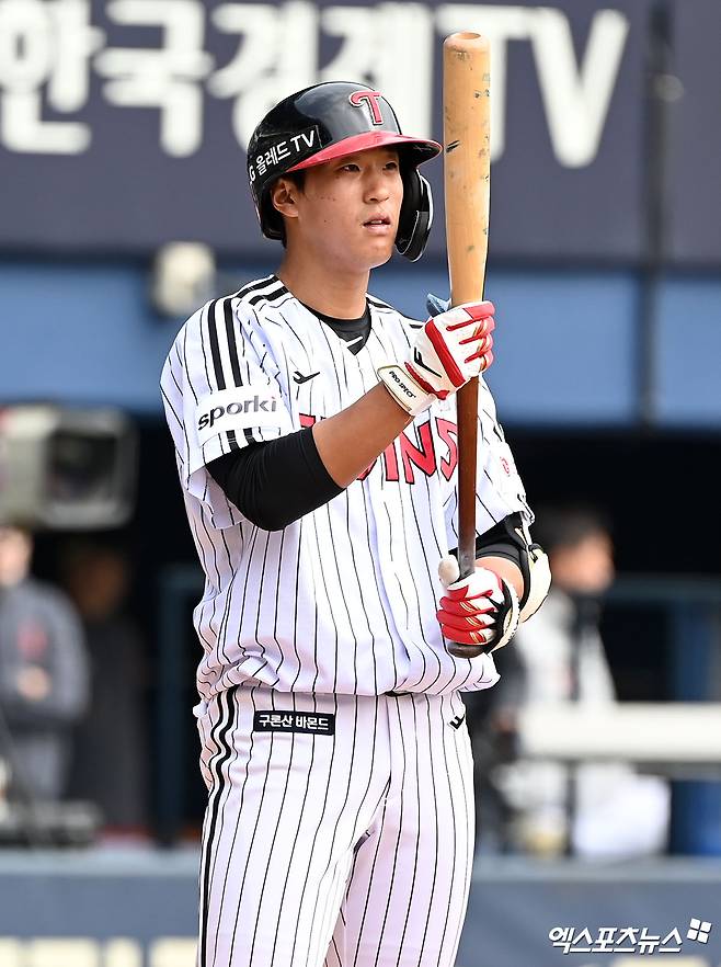 LG 내야수 송찬의는 20일 잠실구장에서 열릴 '2024 신한 SOL Bank KBO 리그' SSG와 주중 3연전 첫 번째 경기에서 9번타자 좌익수로 선발 출전한다. 염경엽 LG 감독은 송찬의에게 일주일간 기회를 주려 한다. 엑스포츠뉴스 DB