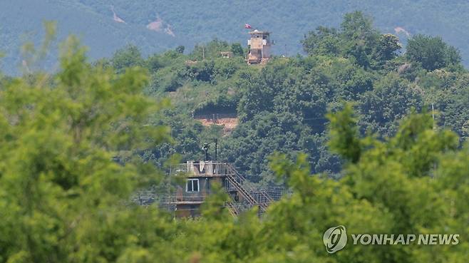 경기도 파주 접경지역에서 마주 보고 있는 남북 초소 [연합뉴스 자료사진]