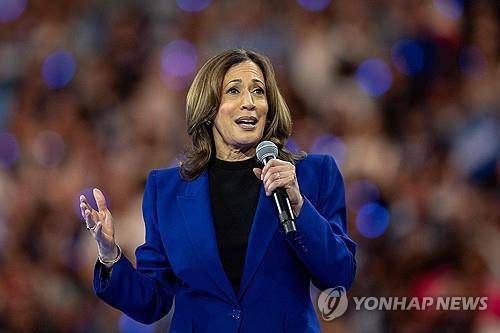 밀워키서 유세하는 해리스 부통령 [밀워키[위스콘신] AFP=연합뉴스. 재판매 및 DB 금지]