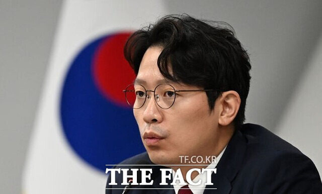 이기인 개혁신당 수석최고위원은 22일 <더팩트>에 "청년 정치단체 '아젠다(AGENDA) 27'을 창립한다"며 "다양한 사회 현안을 다루는 포럼의 개념이자 자유주의 철학을 겸비한 인재를 양성하는 정치학교 성격을 띄는 정치단체"라고 소개했다. / 뉴시스