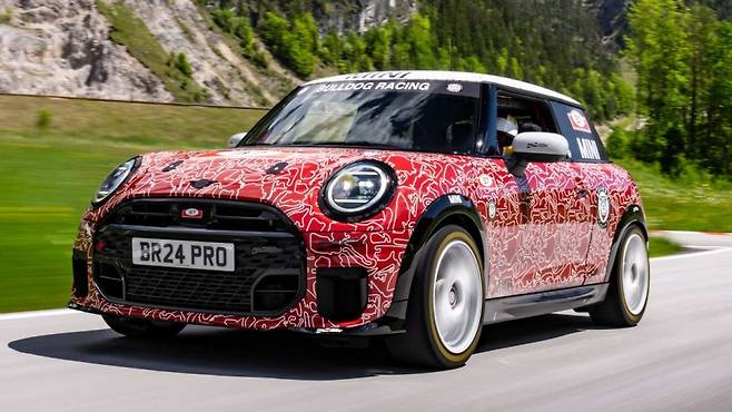 미니의 신형 JCW 모델(출처:오토스파이넷)