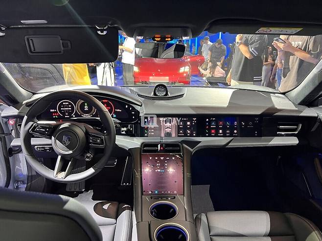 사진 : 포르쉐 타이칸 페이스리프트