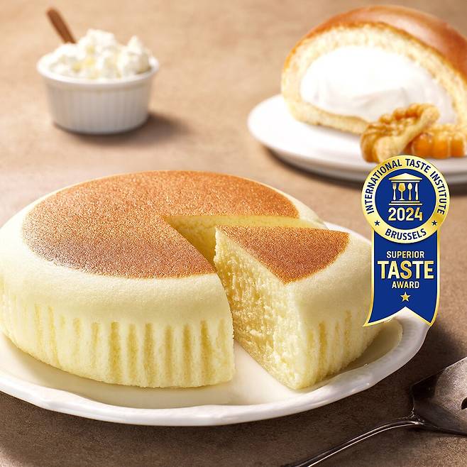 SPC삼립의 디저트 대표 제품인 찜케이크와 생크림빵 제품 사진. SPC삼립은 이들 제품을 앞세워 해외 시장 진출에 박차를 가하겠다는 목표다. /SPC삼립