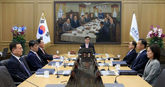 22일 한국은행 금융통화위원회가 통화정책방향 회의를 진행하고 있다.ⓒ한국은행