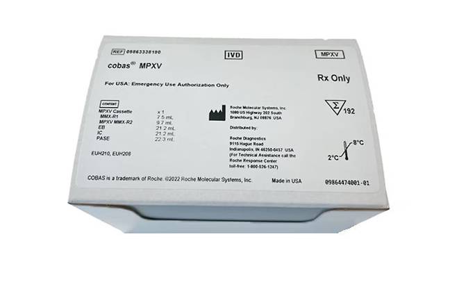 로슈진단이 엠폭스 재확산에 대응하기 위해 새로운 진단 기기의 개발에 나섰다. 사진은 지난 2022년 개발한 '코바스 MPXV' 검사 키트./사진=로슈진단 제공