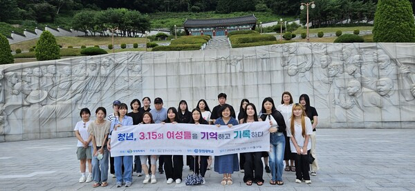 '청년, 3.15의 마산을 기억하고, 기록하다' 사업에 참여한 창원대 학생들. /윤은주