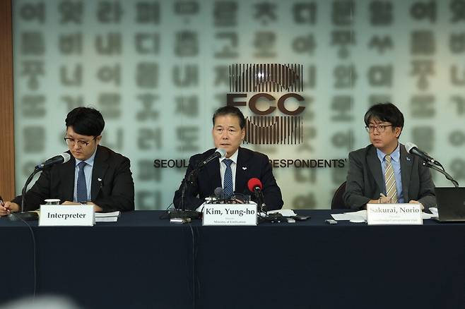 김영호 통일부 장관이 22일 한국프레스센터에서 열린 서울외신기자클럽 초청 간담회에 참석해 발언하고 있다. 통일부