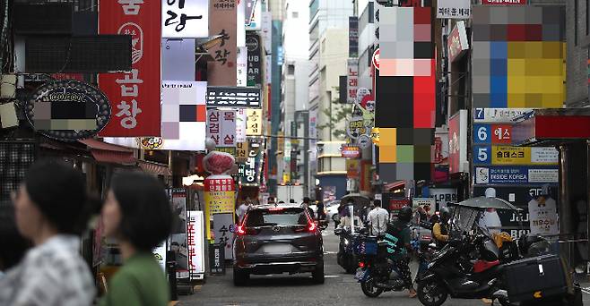 배달 플랫폼을 이용하는 자영업자들이 배달음식가격을 채널별로 다르게 적용하는 '배달음식 가격 차등적용의 날'을 진행한다. 지난달 서울 종로구 먹자골목의 모습으로 기사 내용과 직접적인 관련이 없음. /사진=뉴스1