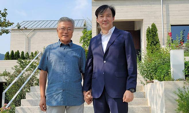 문재인 전 대통령(왼쪽), 조국 조국혁신당 대표. 뉴스1