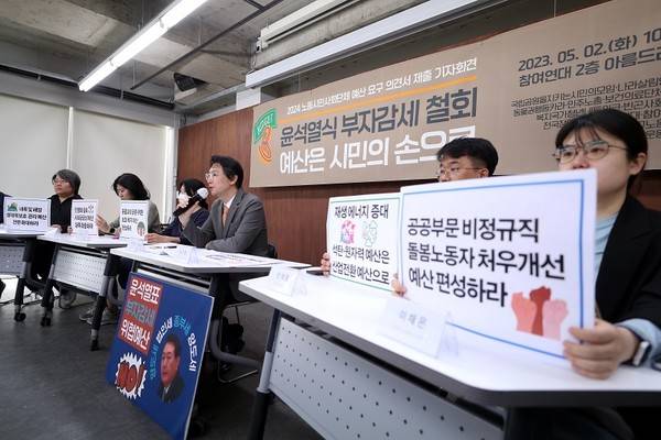 이상민 나라살림연구소 수석연구위원이 지난해 5월에 열린 노동시민사회단체 기자회견에서 부자감세 철회 발언을 하고 있다. [사진=뉴시스]