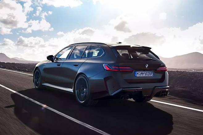 2025 BMW M5 투어링