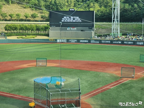 지난 2일 울산 문수야구장에서 열릴 예정이었던 롯데 자이언츠와 LG 트윈스의 경기가 폭염으로 취소됐다. KBO리그 최초 1군 경기 폭염 취소를 기록했다. 엑스포츠뉴스 DB