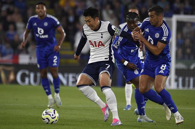 Tottenham's Son Heung-min controls the ball during the English Premier League soccer match between Leicester and Tottenham Hotspur at King Power Stadium in Leicester, England, Monday, Aug. 19, 2024.(AP Photo/Rui Vieira)<저작권자(c) 연합뉴스, 무단 전재-재배포, AI 학습 및 활용 금지>