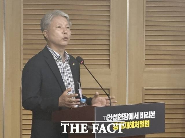 지난 22일 국회의원회관 제2세미나실에서 열린 '건설현장에서 바라본 중대재해처벌법' 정책토론회에서 오병한 경기대 교수가 발표하고 있다. /이중삼 기자