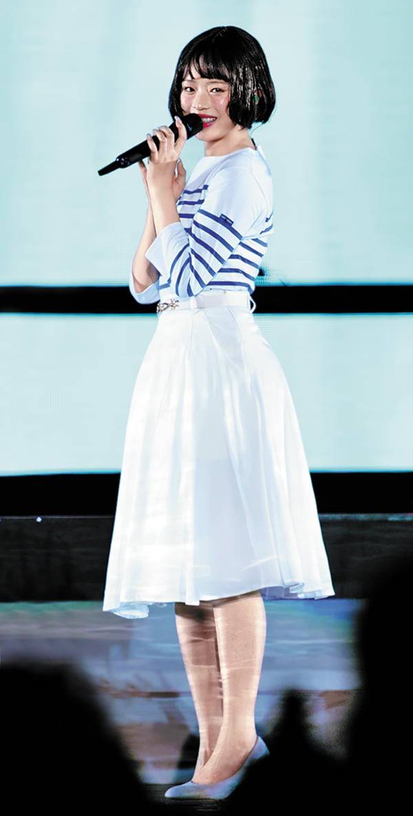 지난 27일 도쿄돔 무대에서 마쓰다 세이코의 ‘푸른 산호초’ 무대를 재현해 호평받은 K팝 걸그룹 뉴진스 멤버 하니. /어도어