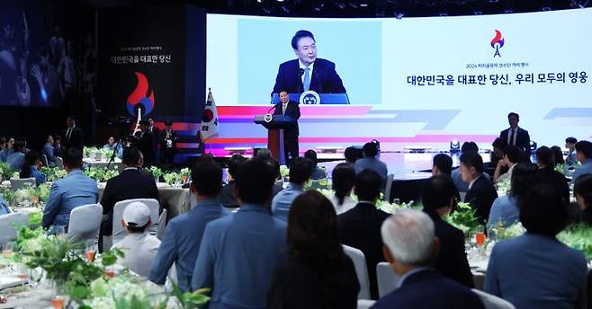윤석열 대통령이 22일 서울 한 호텔에서 열린 2024 파리올림픽 선수단 격려 행사에서 격려사를 하고 있다. ⓒ뉴시스