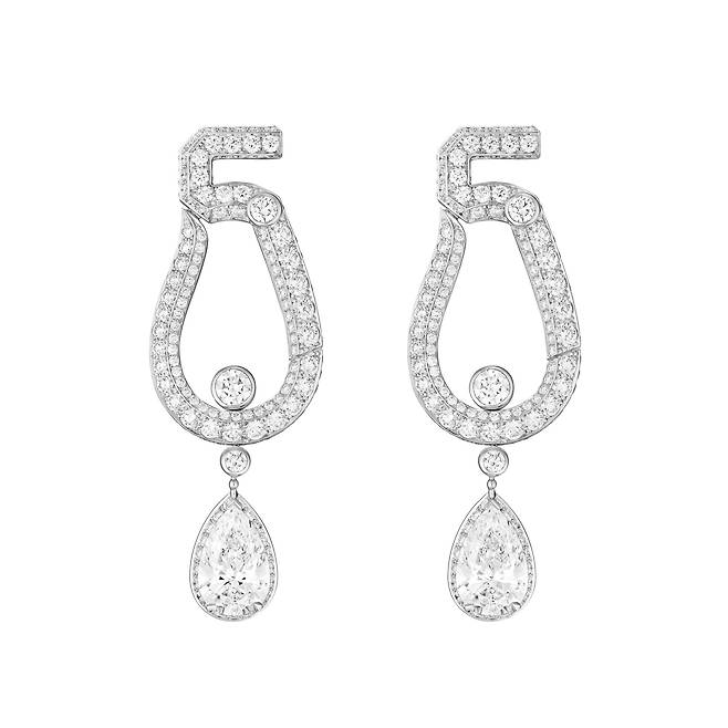 숫자 5 모티브의 잠금장치 장식이 돋보이는 스포티 5 이어링.[사진 샤넬]