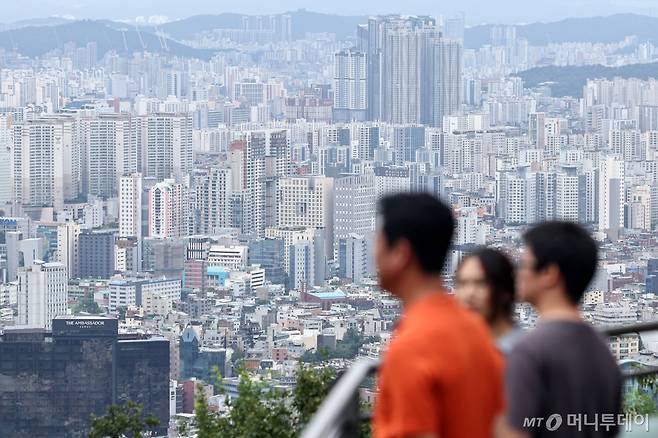 (서울=뉴스1) 민경석 기자 = 사진은 이날 서울 중구 남산에서 바라본 시내 아파트 밀집 지역. 2024.8.21/뉴스1  Copyright (C) 뉴스1. All rights reserved. 무단 전재 및 재배포, /사진=(서울=뉴스1) 민경석 기자